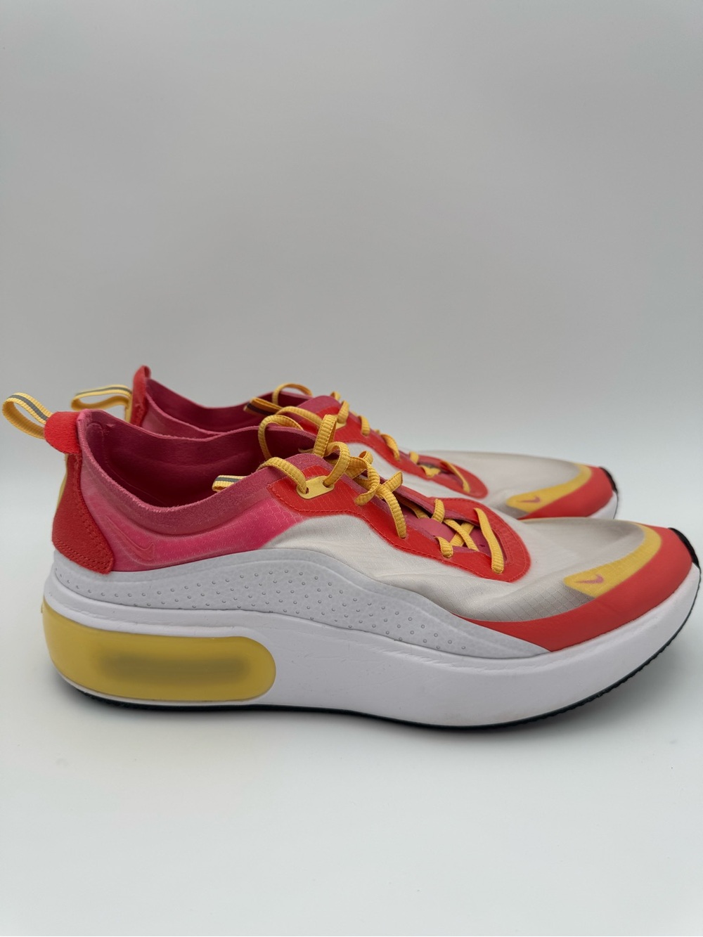 Nike Air Max Dia SE Womens Shoes Size 10 White Fuchsia Ember Glow AR7410-102